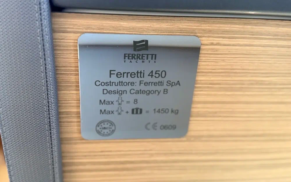 slider 11 Ferretti 450