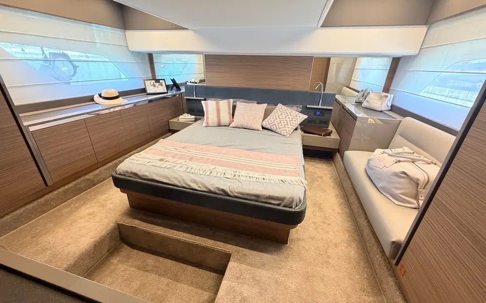 slider 14 Ferretti 450