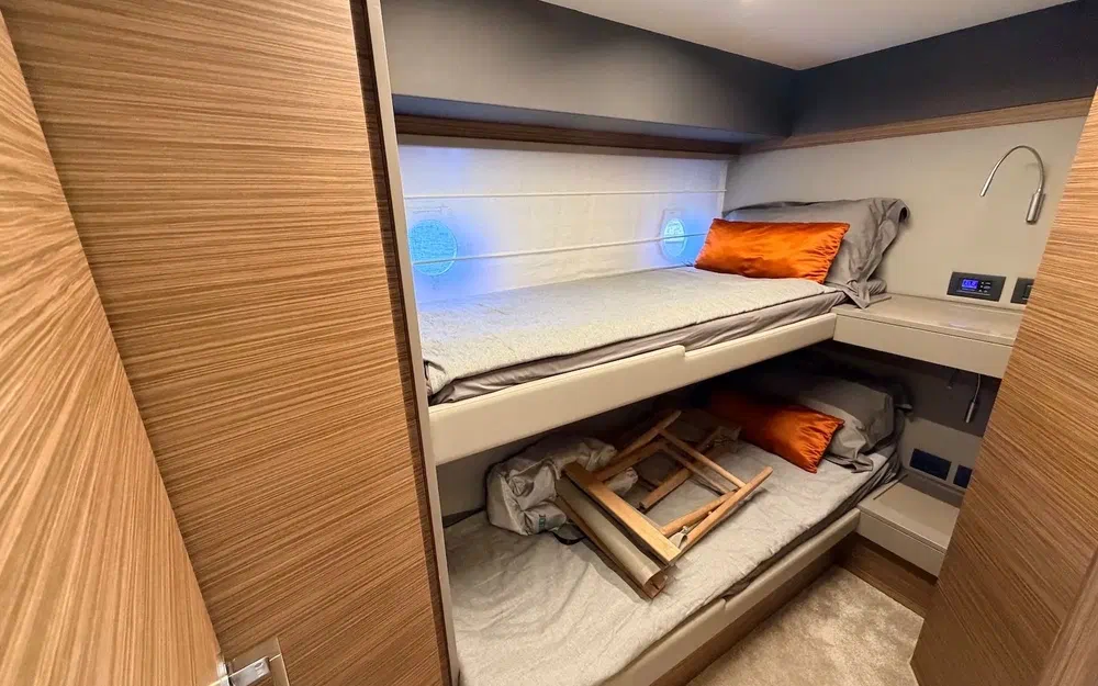 slider 17 Ferretti 450