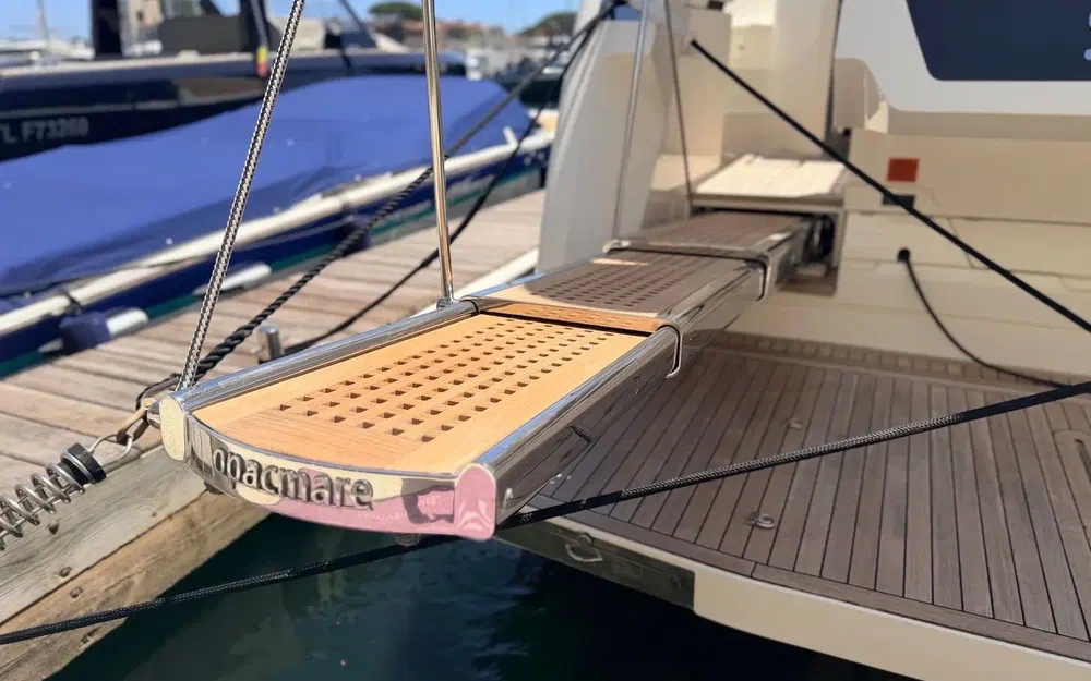 slider 4 Ferretti 450