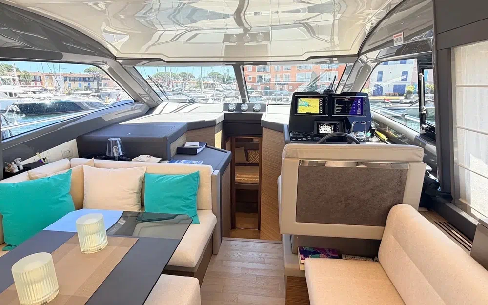 slider 8 Ferretti 450