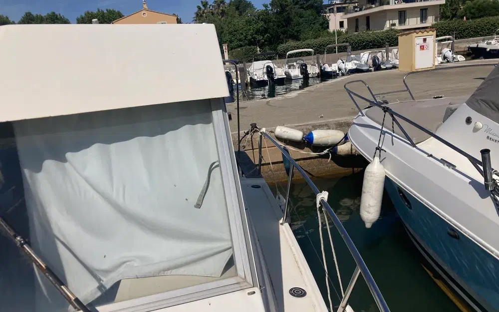 slider 8 Beneteau Antares 805