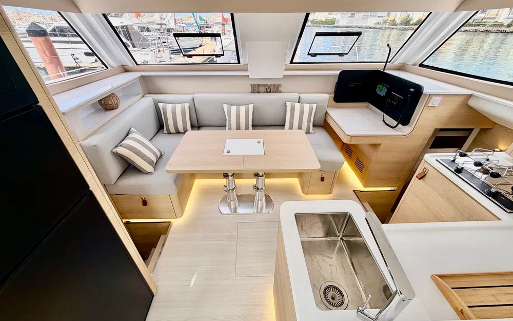 slider 20 Aventura Catamarans A37