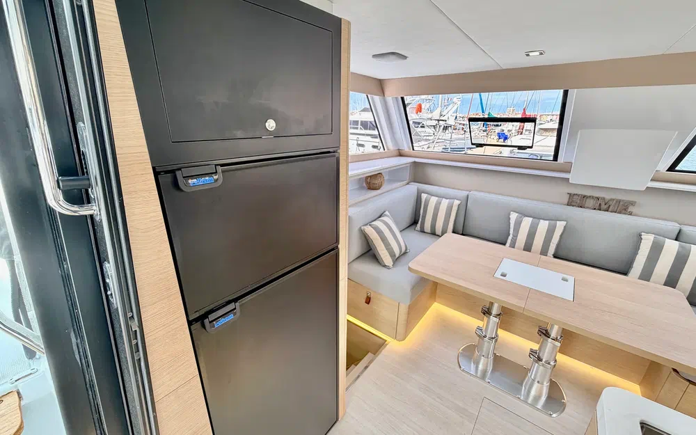 slider 21 Aventura Catamarans A37