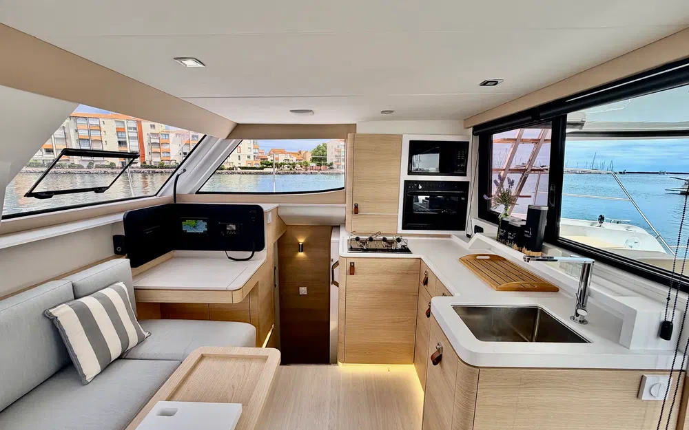 slider 19 Aventura Catamarans A37