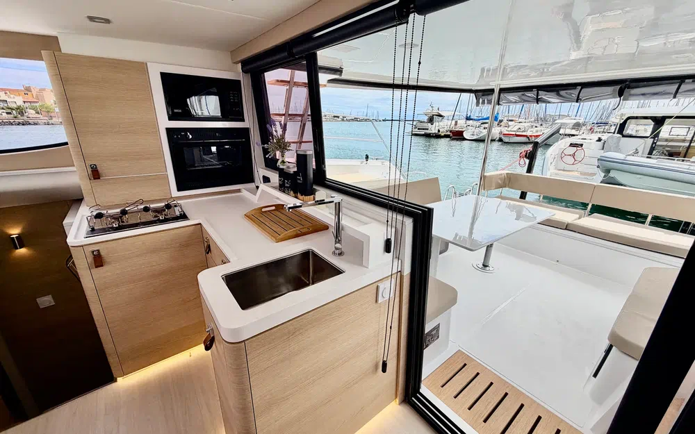 slider 22 Aventura Catamarans A37