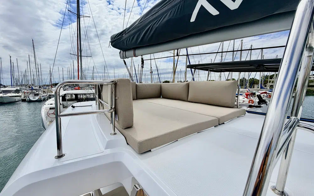 slider 9 Aventura Catamarans A37
