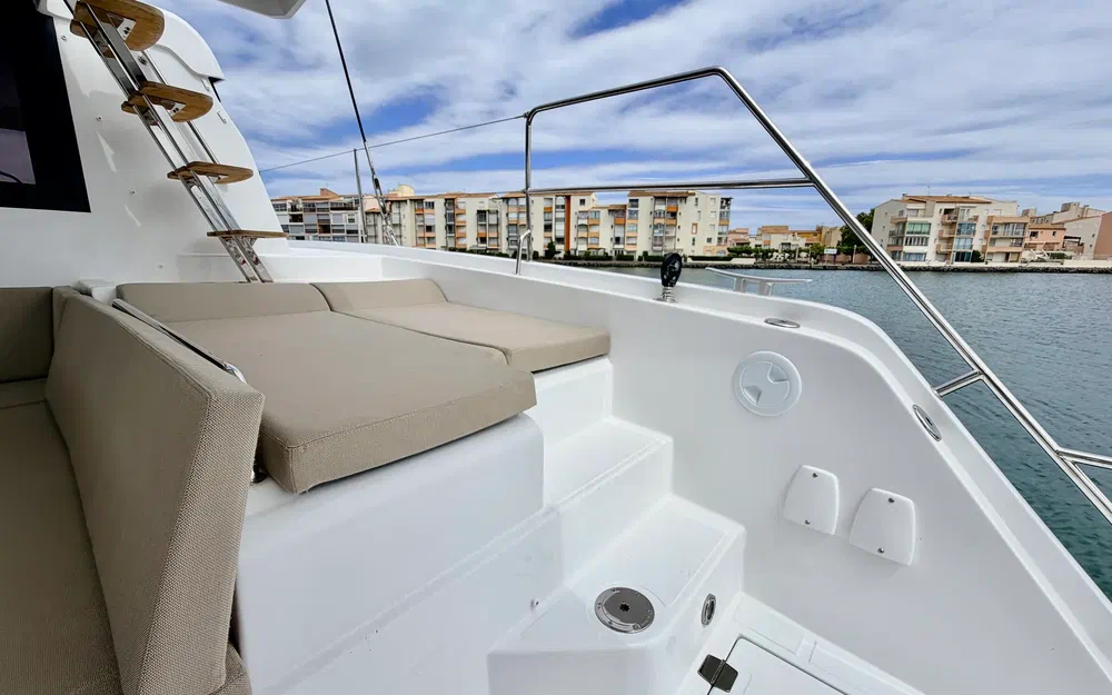 slider 10 Aventura Catamarans A37