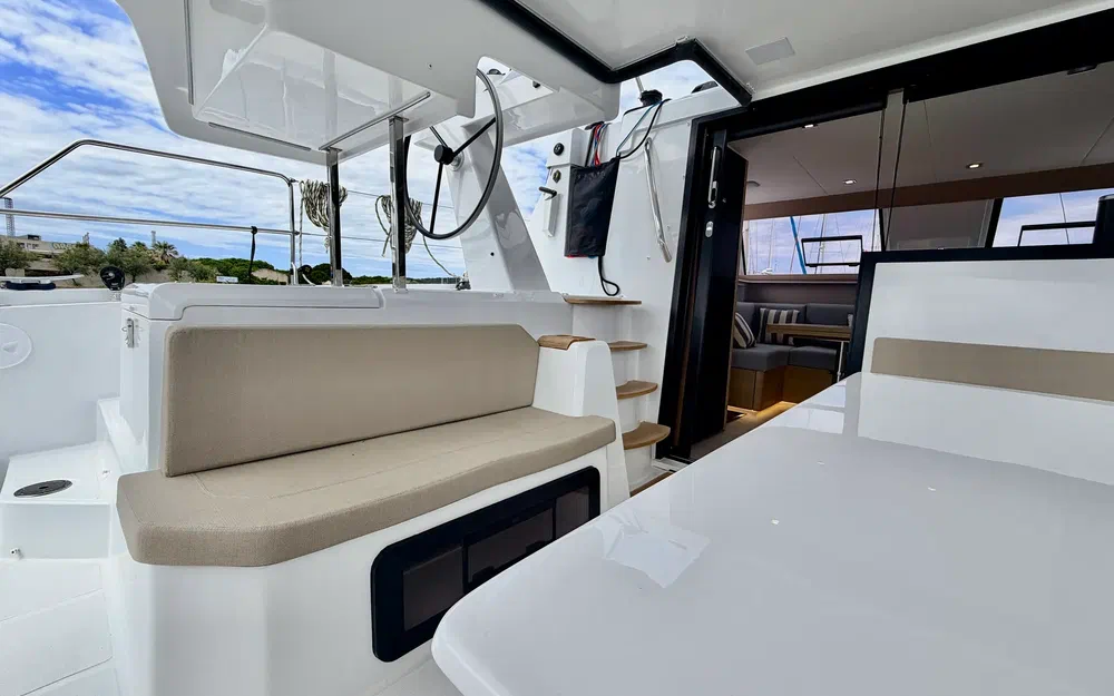 slider 8 Aventura Catamarans A37