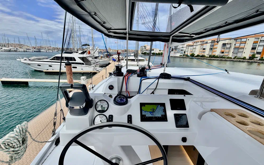 slider 14 Aventura Catamarans A37