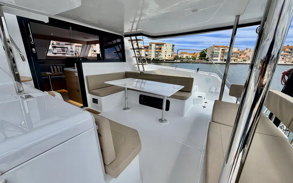 slider 6 Aventura Catamarans A37