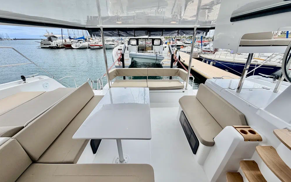 slider 5 Aventura Catamarans A37