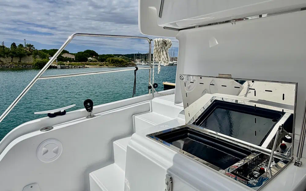 slider 11 Aventura Catamarans A37