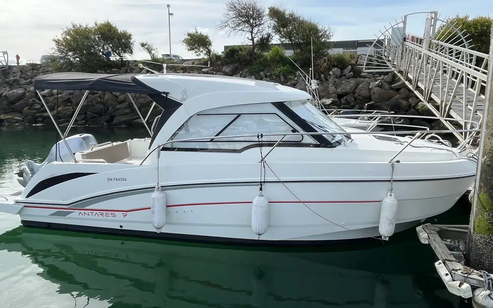slider 0 Beneteau Antares 7 OB