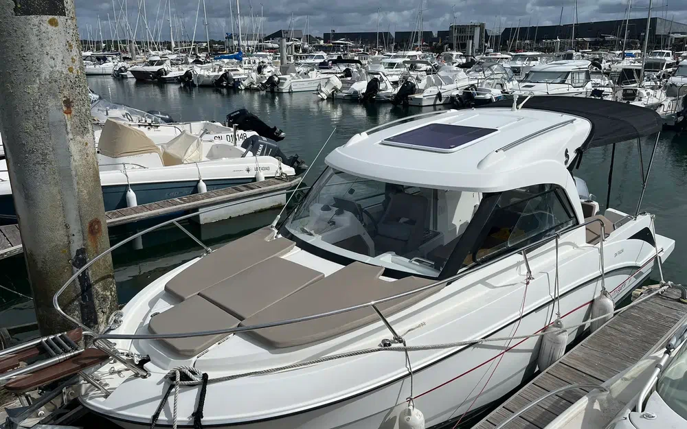slider 1 Beneteau Antares 7 OB