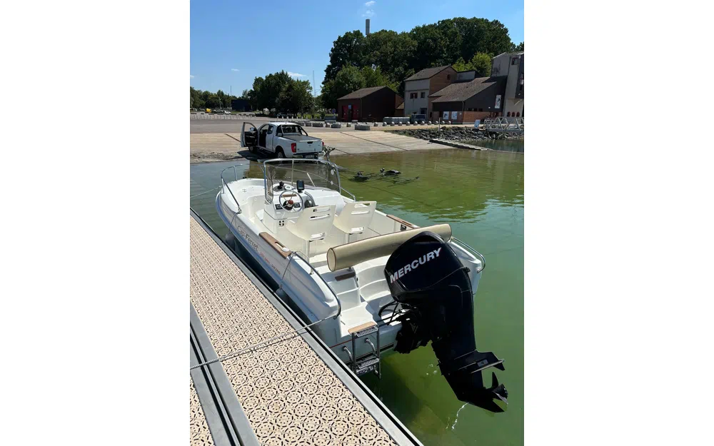 slider 1 B2 Marine Cap Ferret 502 Open