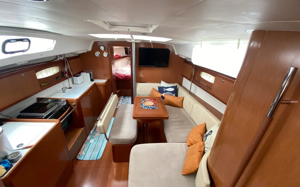 slider 1 Beneteau Oceanis 40