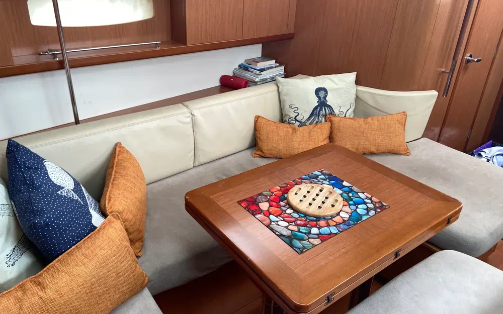 slider 3 Beneteau Oceanis 40
