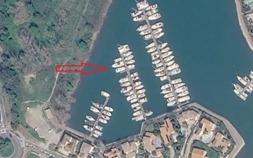 slider 0 PLACE DE PORT SAINT CYPRIEN 13m