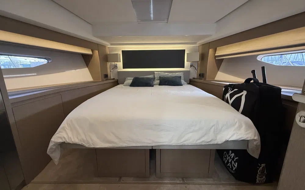 slider 12 Jeanneau Prestige 590