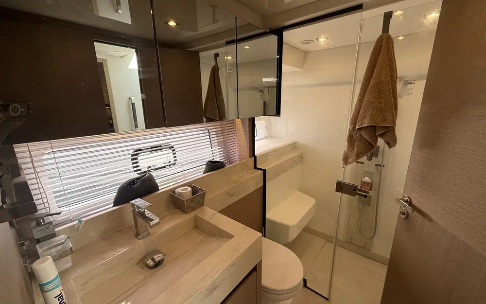 slider 13 Jeanneau Prestige 590