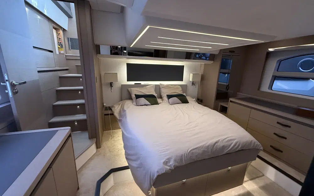 slider 17 Jeanneau Prestige 590