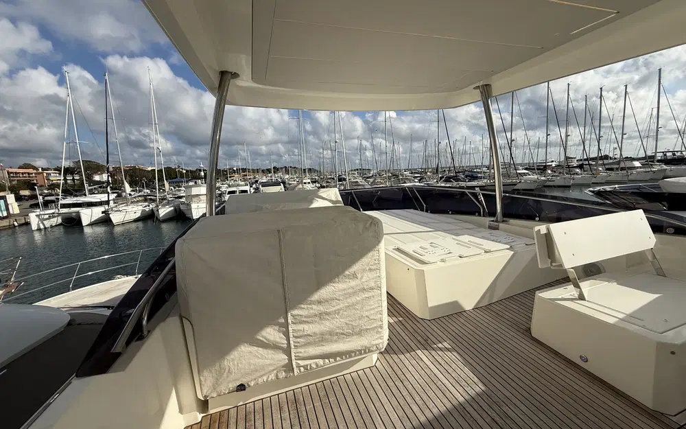 slider 20 Jeanneau Prestige 590