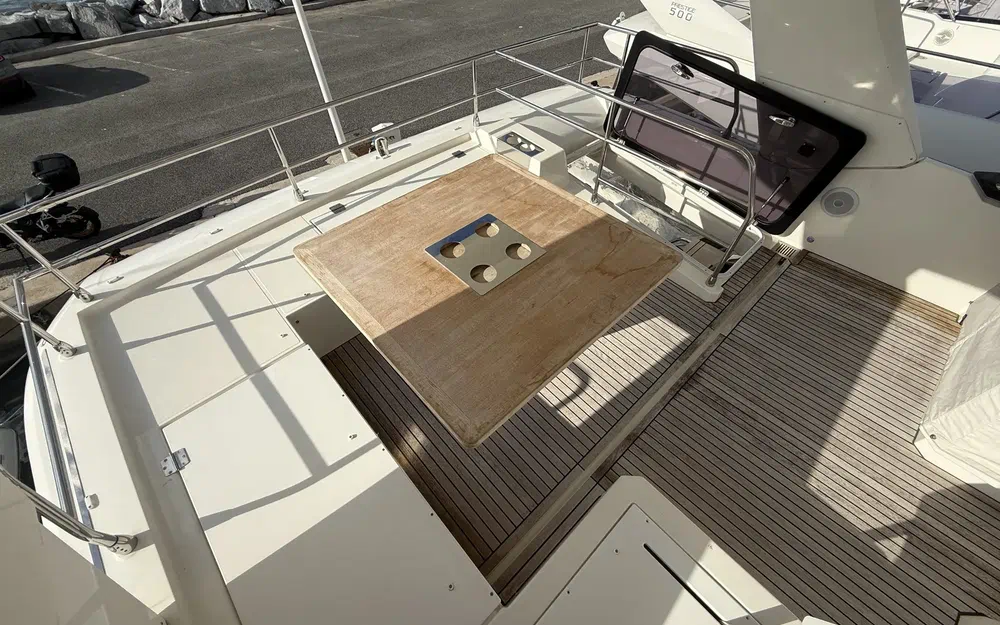 slider 23 Jeanneau Prestige 590