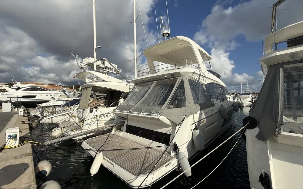 slider 2 Jeanneau Prestige 590