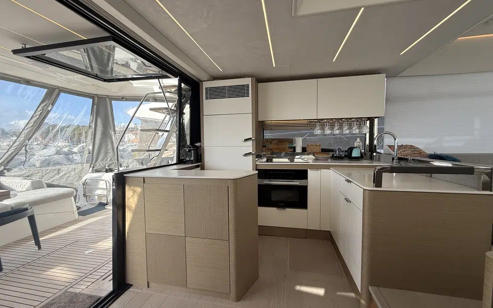 slider 7 Jeanneau Prestige 590