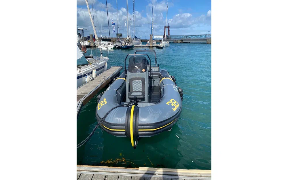 slider 8 Highfield Patrol 600