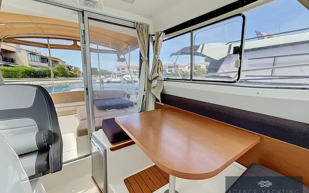 slider 14 Jeanneau Merry Fisher 725