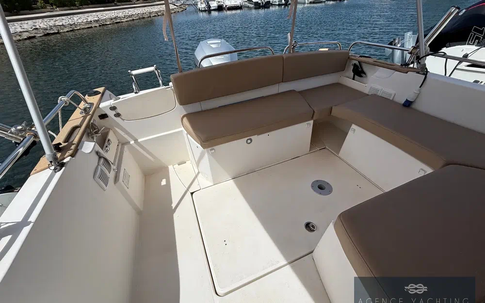 slider 18 Jeanneau Merry Fisher 725
