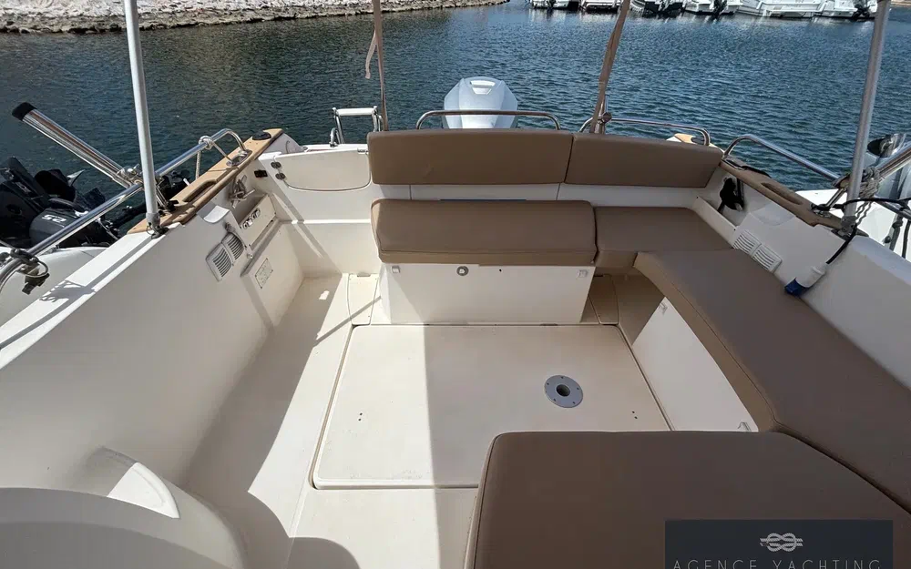 slider 19 Jeanneau Merry Fisher 725