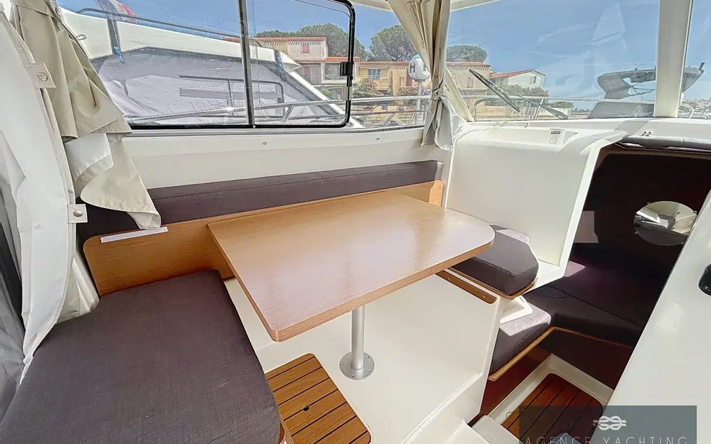 slider 2 Jeanneau Merry Fisher 725