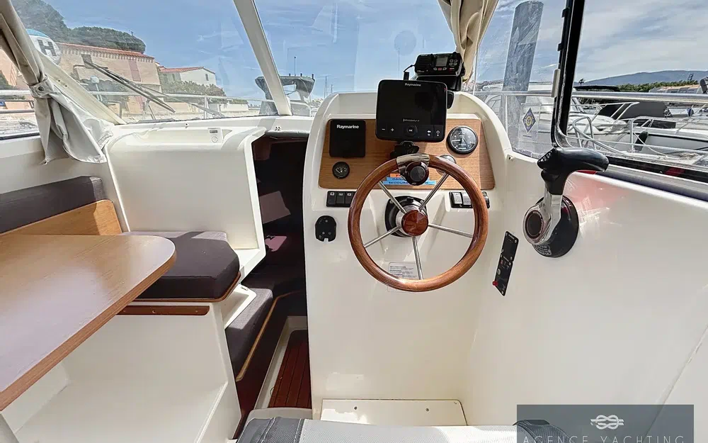 slider 3 Jeanneau Merry Fisher 725