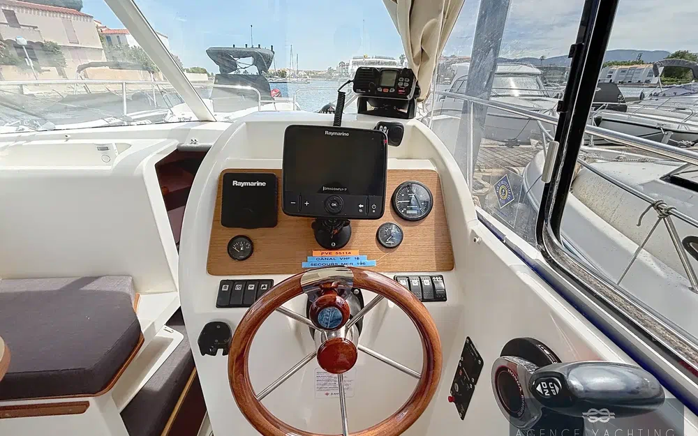 slider 4 Jeanneau Merry Fisher 725