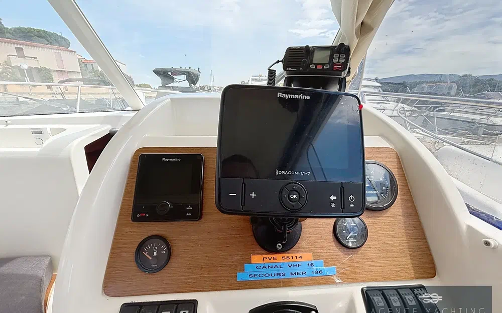 slider 5 Jeanneau Merry Fisher 725