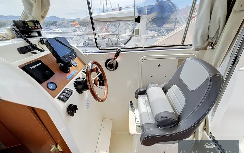 slider 6 Jeanneau Merry Fisher 725