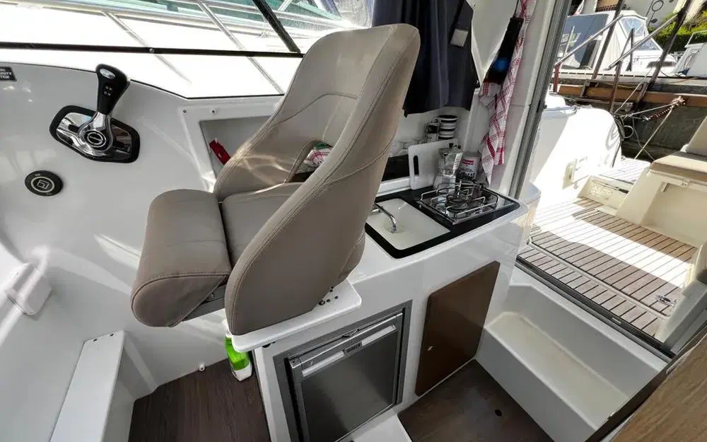 slider 10 Beneteau Antares 8