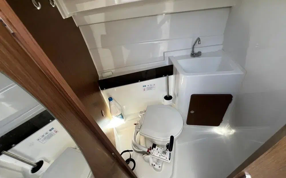 slider 14 Beneteau Antares 8