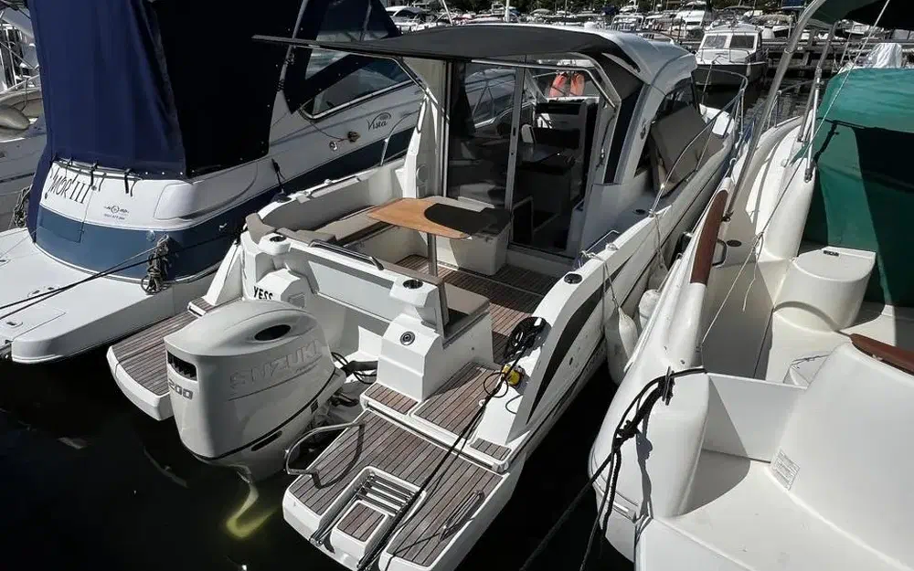 slider 1 Beneteau Antares 8