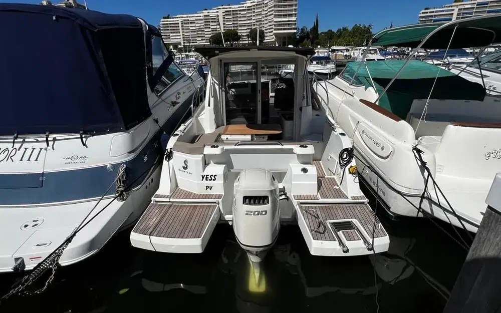 slider 3 Beneteau Antares 8