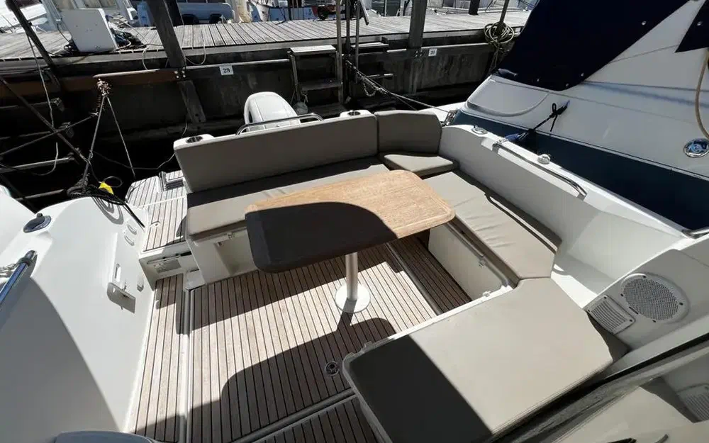 slider 7 Beneteau Antares 8
