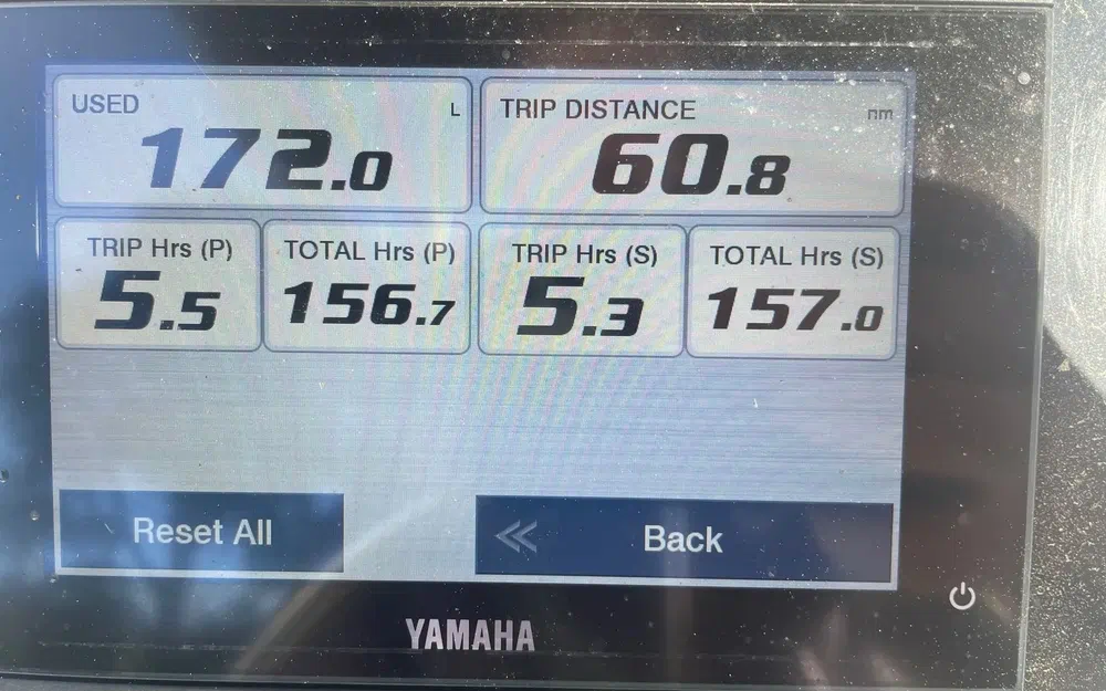 slider 9 Boston Whaler 260 Outrage