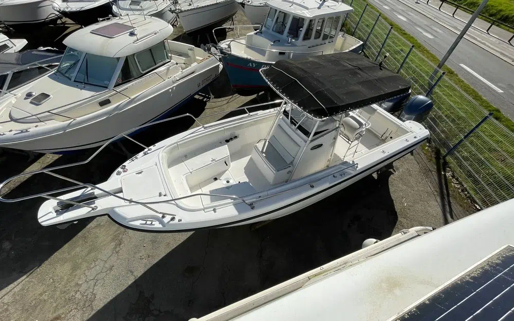 slider 1 Boston Whaler 260 Outrage