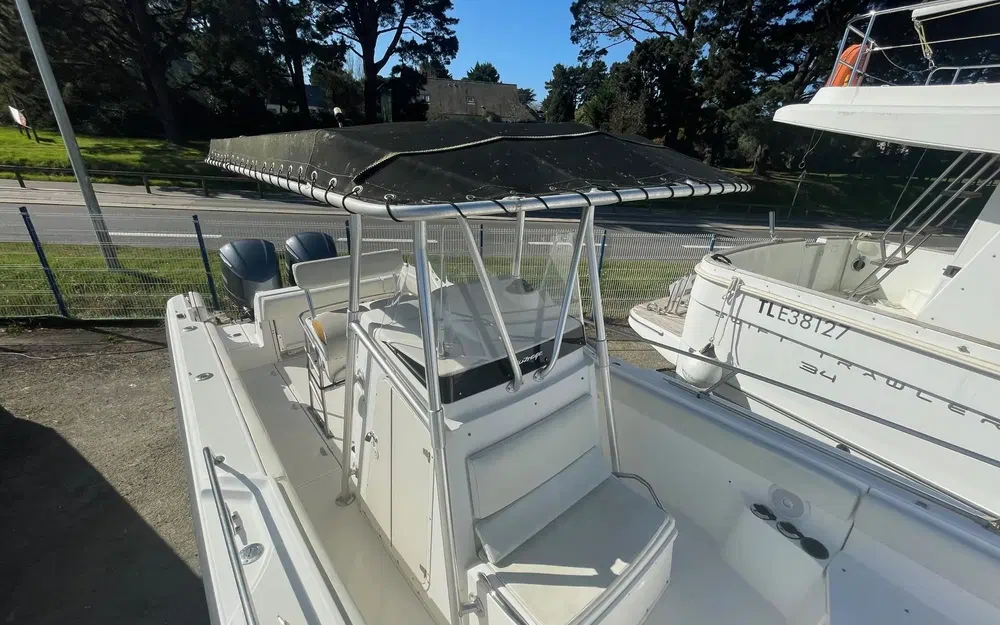 slider 3 Boston Whaler 260 Outrage