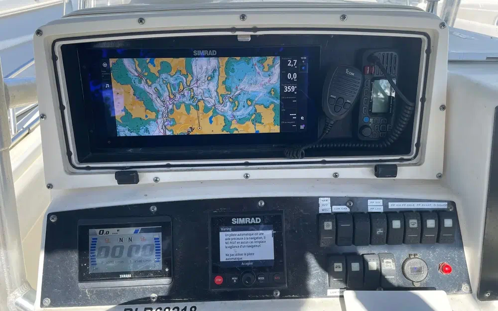 slider 8 Boston Whaler 260 Outrage