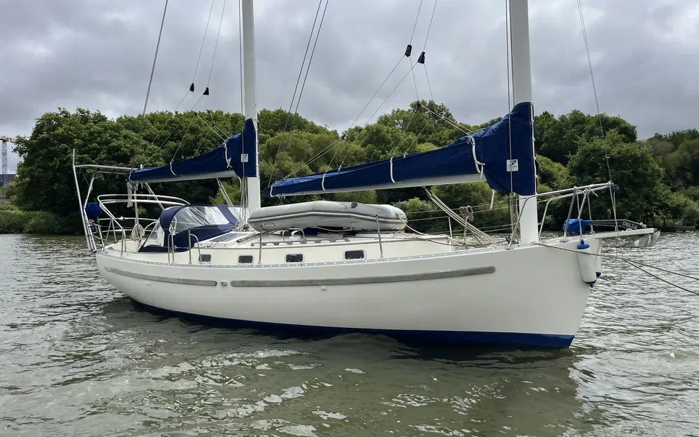 slider 0 Freedom Yachts Freedom 35