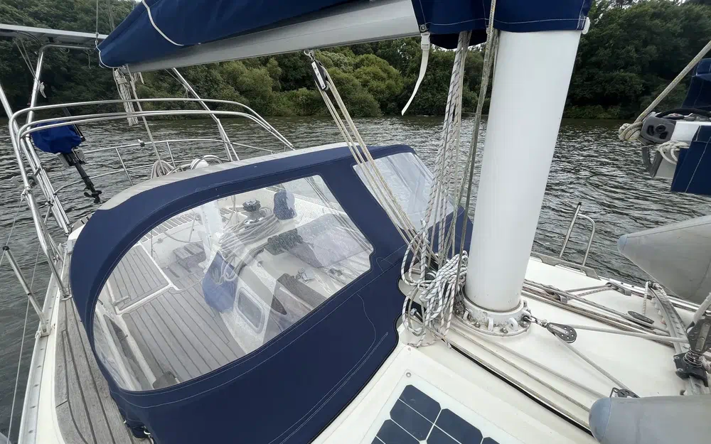 slider 9 Freedom Yachts Freedom 35